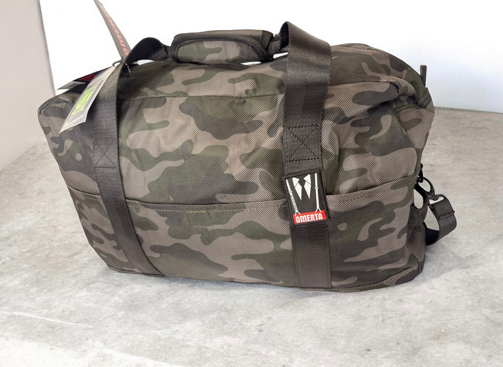 FREE smell proof 7” padded pouch /Locking Smell proof Dime Bags associate duffle bag - Flip It Now