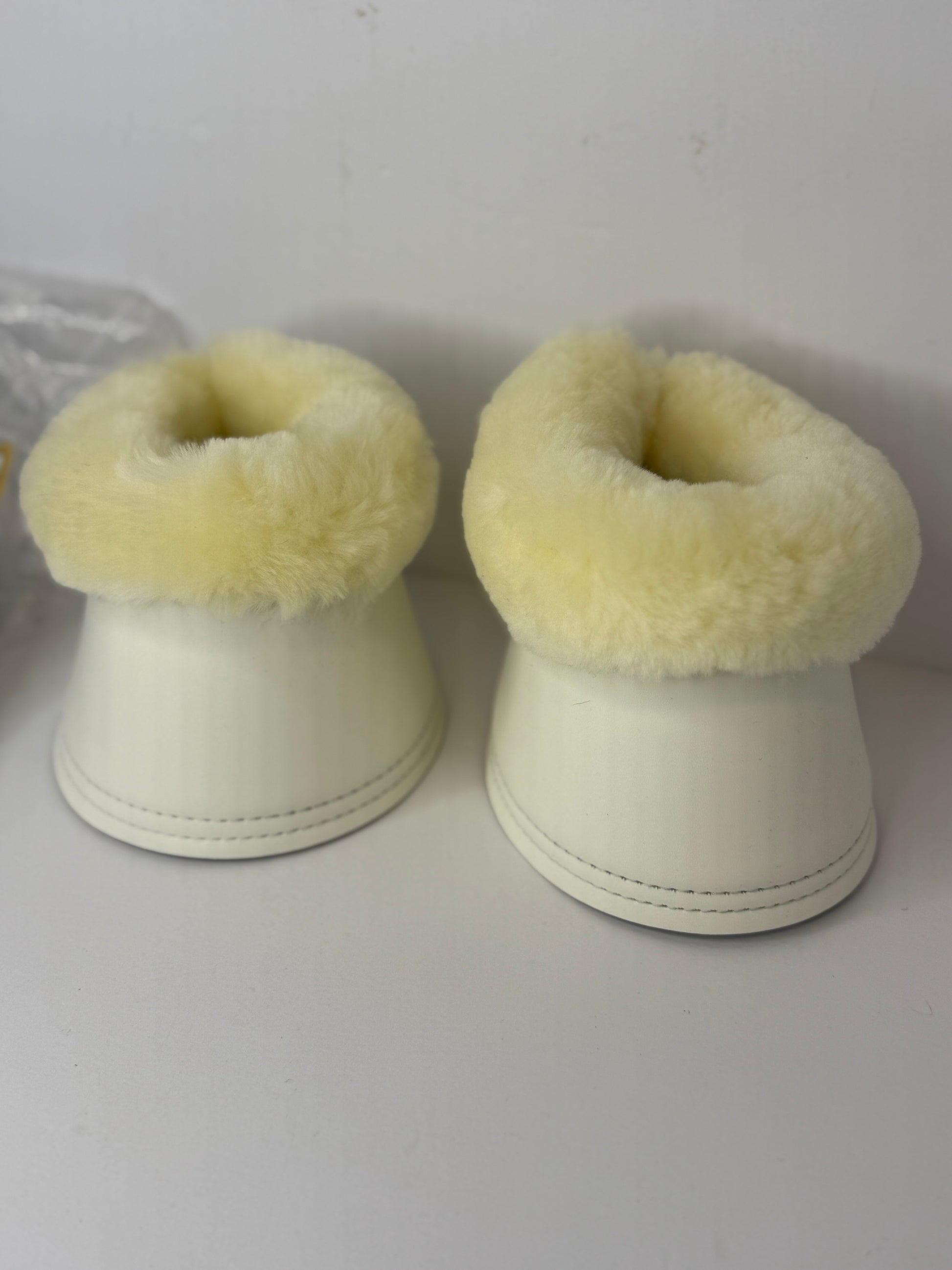 Equestrian Equine Horse Arma Fleece Overreach Xfull White Bell Boots (MEDIUM) - Flip It Now