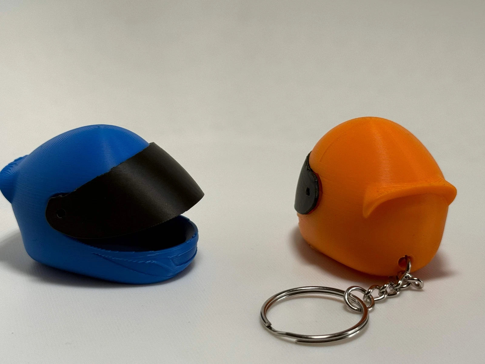 Mini Full Face Motorcycle Helmet Keychain – Working Visor, Multiple Colors - Flip It Now